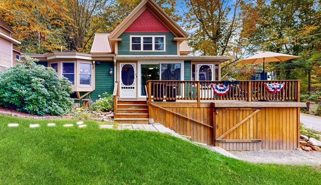 Charming centrally located cottage, screened in porch and walk to lake