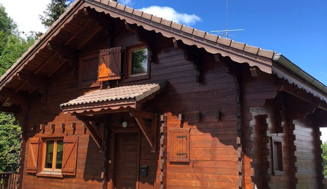 Charming chalet in Les CARROZ/FLAINES close to the center and slopes for 8 people