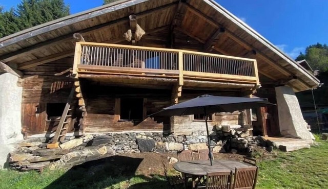 Charming chalet near La Clusaz - sleeps 10, ideal for skiing and hiking.