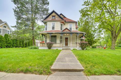 Charming Champaign Victorian w/Deck!