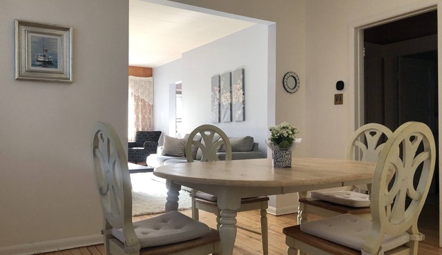 Charming Character 4 bedroom 2 blocks from River!