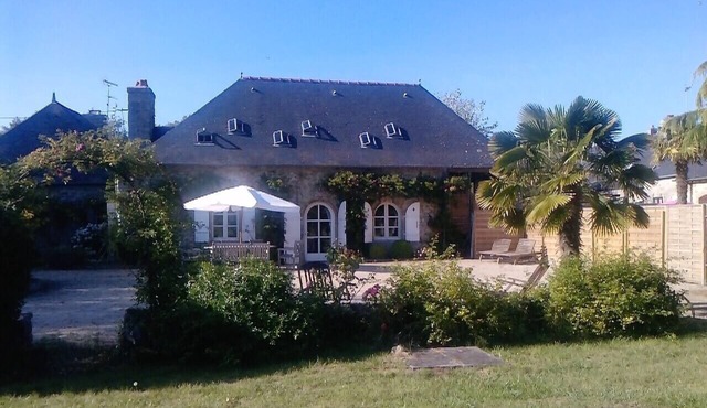 Charming character house, in a natural sanctuary, private access to the beach
