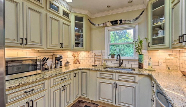 Charming Charlotte Cottage on a Half Acre!