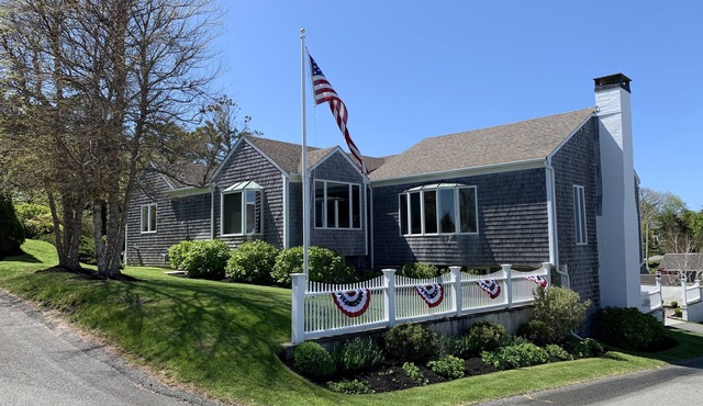 Charming Chatham Cottage!