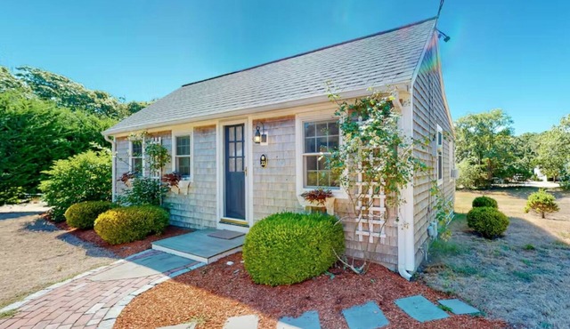 Charming Chatham Cottage