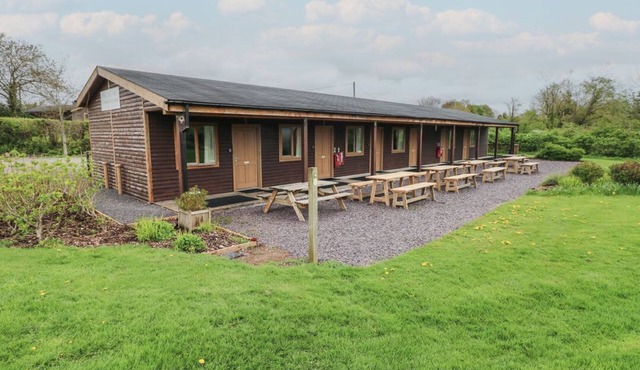 Charming Cherry Home in Cowbridge