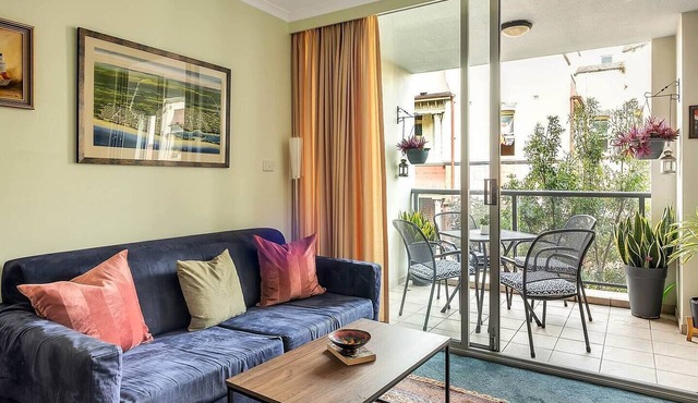 Charming Chippendale Escape with Rooftop Pool