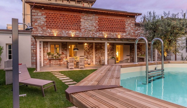 Charming City-Centre Farmhouse with Private Pool in Lucca