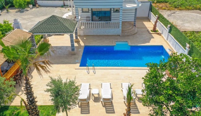 Charming Classic Villa in Muratpasa