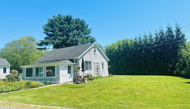 Charming Coastal Escape near Wickford, RI. nClose to beaches and coastal charm!