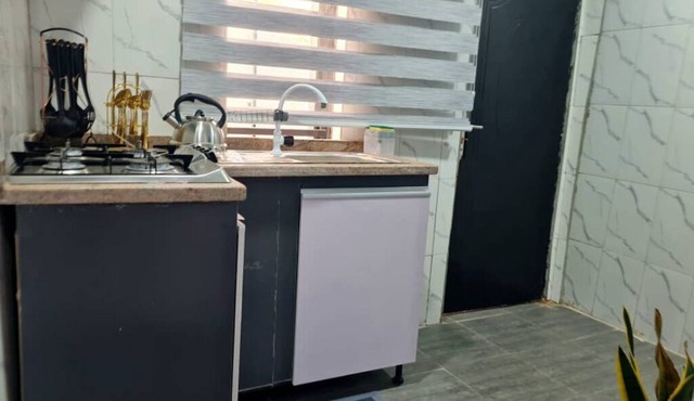Charming Coastal Chic 1-bedroom apartment with WiFi, AC in Lagos