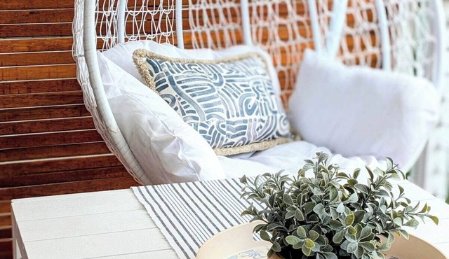 Charming Coastal Cottage Retreat