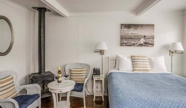 Charming Coastal Escape Steps to Cannon Beach, Haystack Rock, Dining & Art Galle