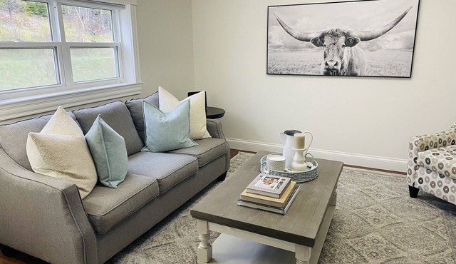 Charming Coastal Farmhouse Close to World Class Golfing, Beaches & Trails