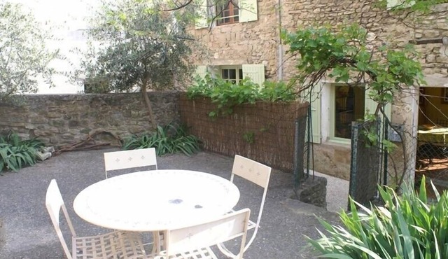 Charming comfortable cottage+garden& terraces in the heart of a medieval village