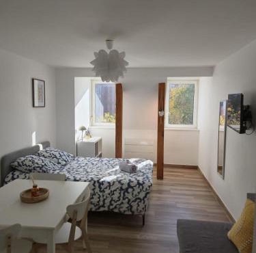 Charming comfortable studio apartment - peaceful and central