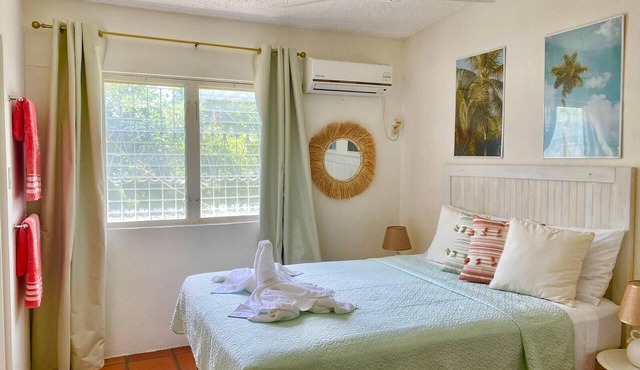 Charming Condo Sunset Palms #61 Holetown Beach pool access WiFi