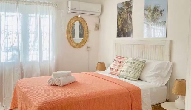 Charming Condo Sunset Palms #62 Holetown Beach pool access WiFi