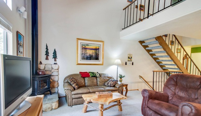 Charming Condo with Shared Pool, Hot Tub, Tennis, & Entertainment