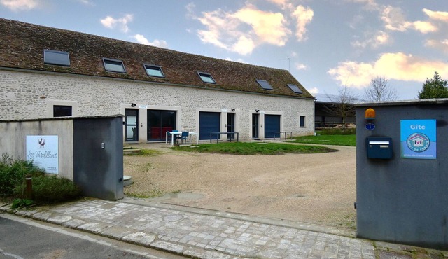 Charming Contemporary Farm Gîtes in Scenic Beauce Village, Private Garden & Parking