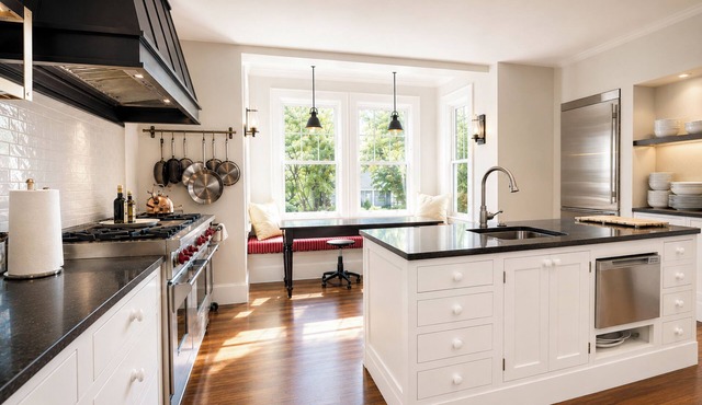 Charming Converted Carriage House, Historic Downtown near Harbor