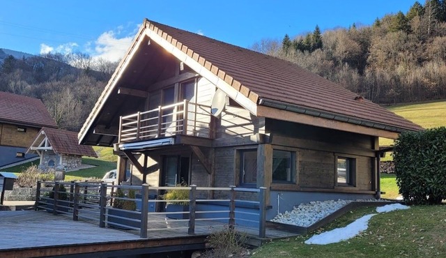 CHARMING, COSY DUPLEX CHALET BETWEEN LAKE AND MOUNTAINS