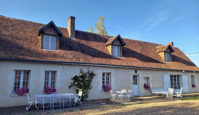 Charming cottage, absolute calm and big swimming-pool close to the Loire castles