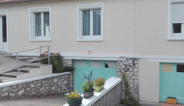 Charming Cottage with Private Yard, Near Loire Castles and Cycling Routes