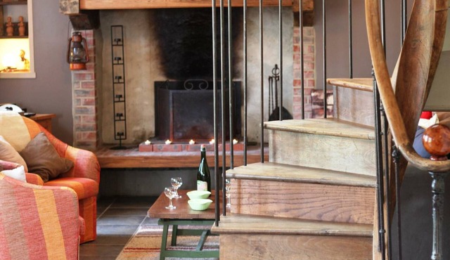 Charming Cottage with Fireplace, Private Garden & Pond in Scenic Countryside