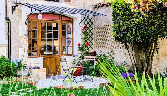 Charming Cottage with exclusive use of the Jacuzzi upon request
