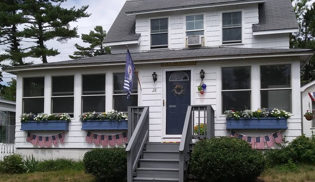 Charming Cottage 5 min walk to beach & 8 min. walk to The Pier !
