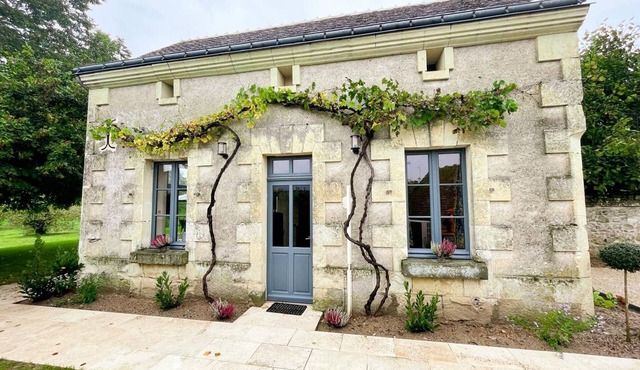 Charming cottage in Touraine with garden, near Loire castles