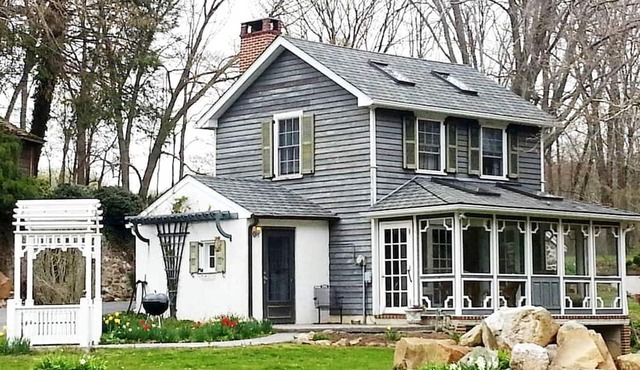 Charming Cottage Getaway with an Indoor Fireplace in Chester Springs, Pennsylvania