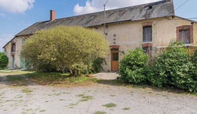 Charming Cottage Amidst Nature with Pool & Tennis Access