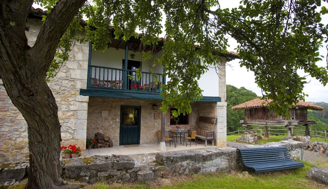 Charming cottage and wonderful views of Picos de Europa.