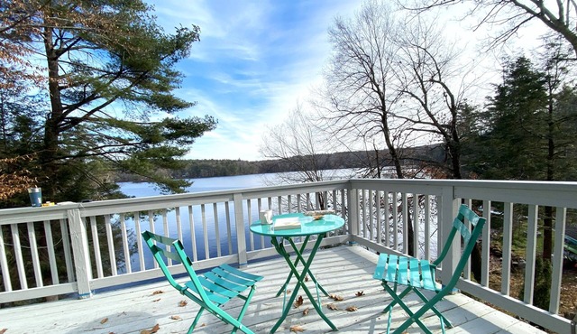 Charming Cottage by the Lake