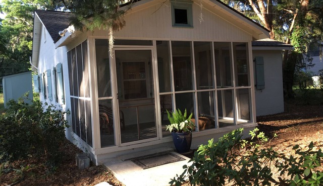 Charming Cottage - Completely Renovated. Close To Downtown Savannah And Tybee