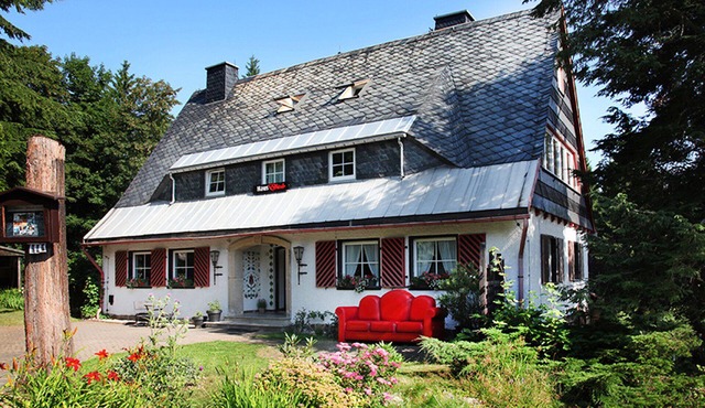 Charming cottage for 12-16 people right on the forest with a fireplace room + sauna