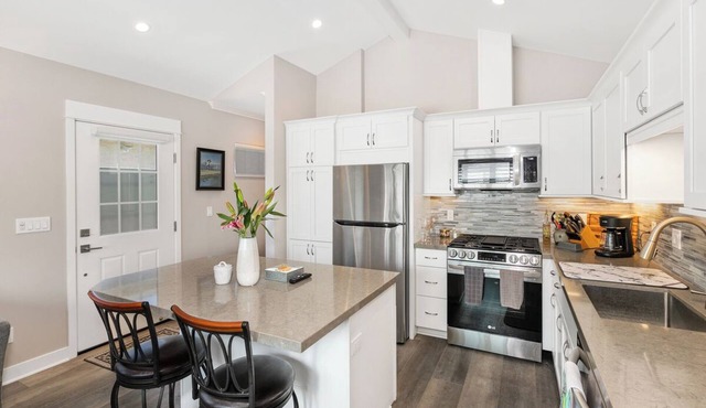 Charming cottage in delightful Coronado