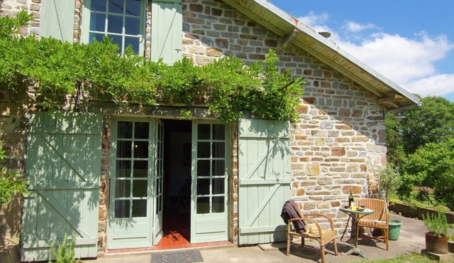 Charming Cottage in Ladignac-le-Long with Garden