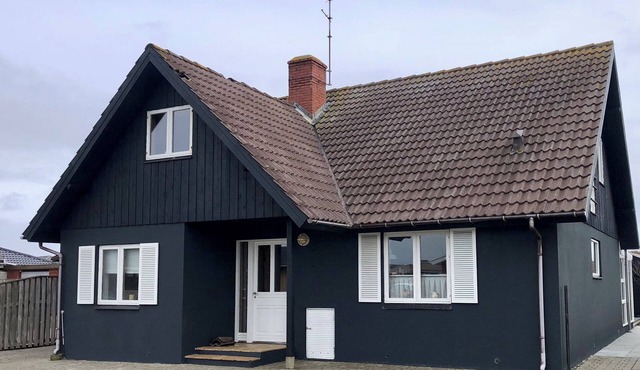 Charming cottage in town near the beach