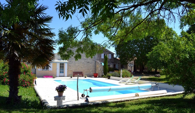 Charming cottage near LA ROCHELLE salt pool, 6000m2
