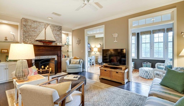 Charming Cottage Near Golf Courses & Marsh Walk!