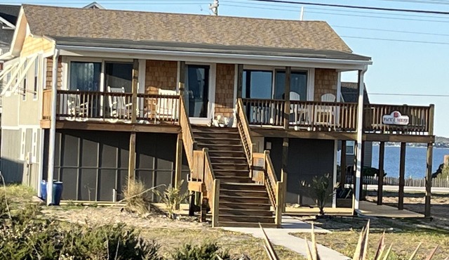 Charming cottage: ocean views, steps from beach, dog friendly! New Master Bath!
