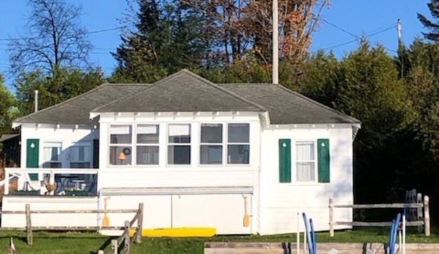 Charming cottage on Lake Willoughby w/sun porch, private deck and dock.