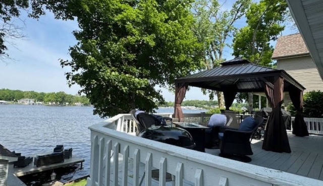 Charming Cottage on Lake Shafer-optional Pontoon! Screened gazebo and swim deck!