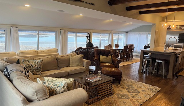 Charming Cottage Steps from Private Beach – Water Views & Little Neck Charm