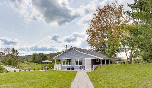 Charming Cottage Unit in Westtown: Ski & Hike!