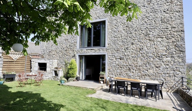 Charming cottage with a lovely terrace & garden