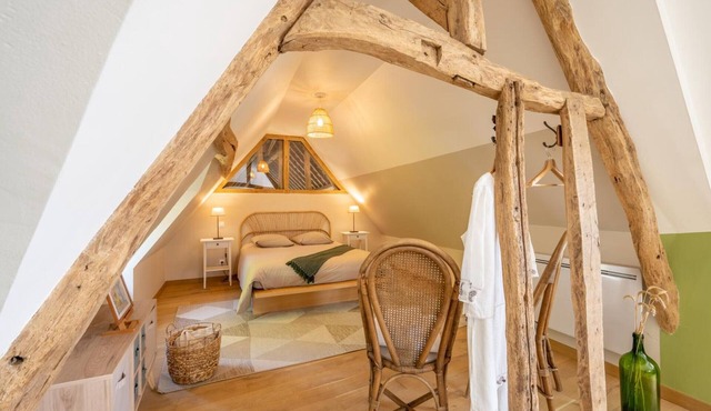 Charming Cottage with Garden, Wi-Fi, BBQ, and Equestrian Facilities in Scenic Picardie Village